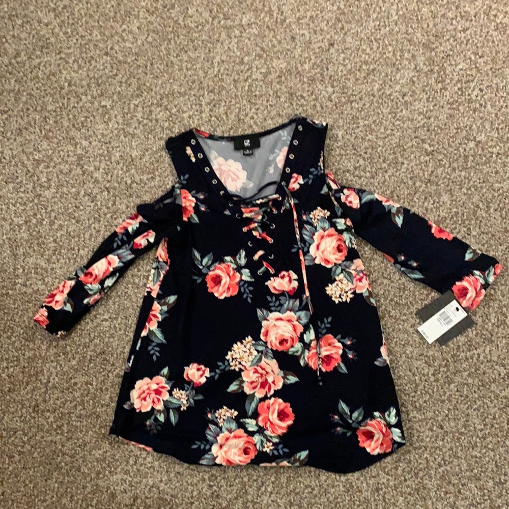 Open shoulder floral shirt